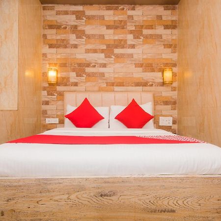 Hotel Oliver, Colaba มุมไบ ภายนอก รูปภาพ